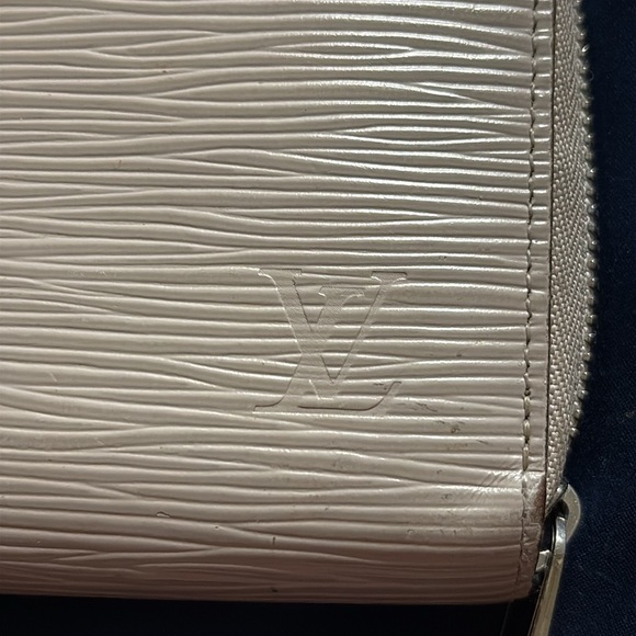 Original Louis Vuitton taupe color wallet. - Picture 4 of 8